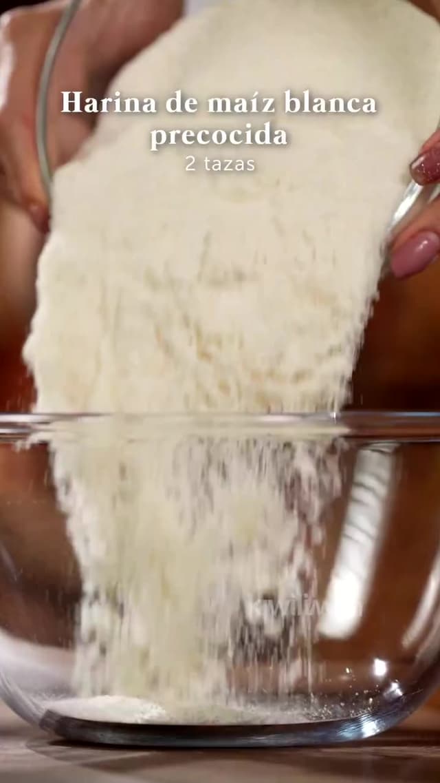 Arepa de chicharrón con salsa verde: receta para celebrar