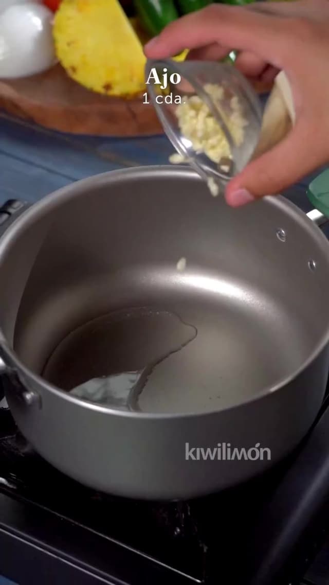 Cómo hacer tamales de rajas con queso y piña caseros