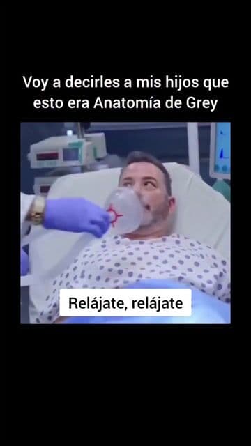Dr. Dre, Snoop Dogg, 50 Cent y Eminem interpretaron cirujanos exagerados en esta parodia de 'Anatomía de Grey'. Se emitió después del Super Bowl y se volvió viral al instante.