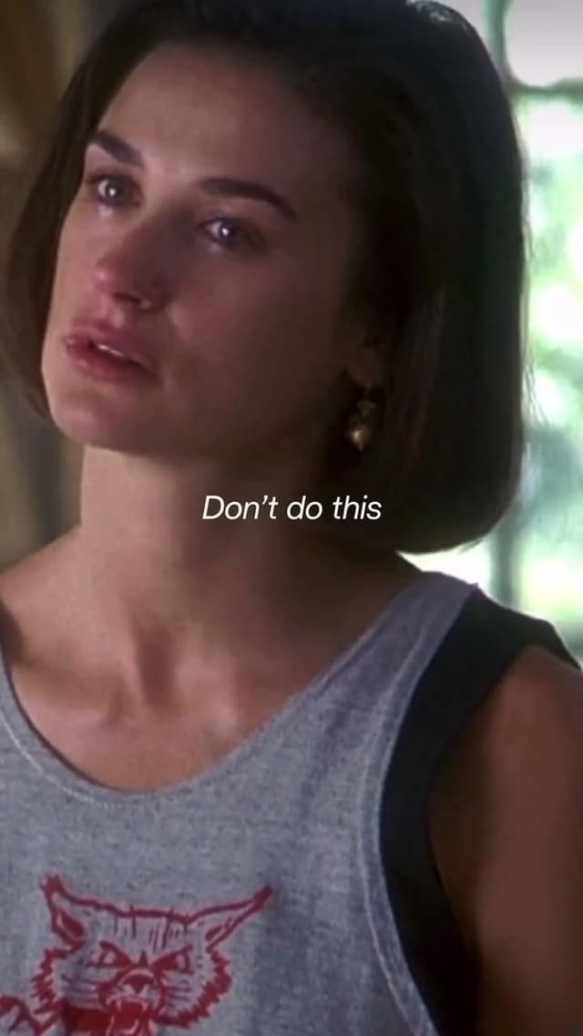 En 'Indecent Proposal' (1993), la famosa escena en Las Vegas desató polémica mundial por la arriesgada propuesta que enfrenta la pareja de Demi Moore y Woody Harrelson. Un clásico sobre deseo, decisiones y las consecuencias del