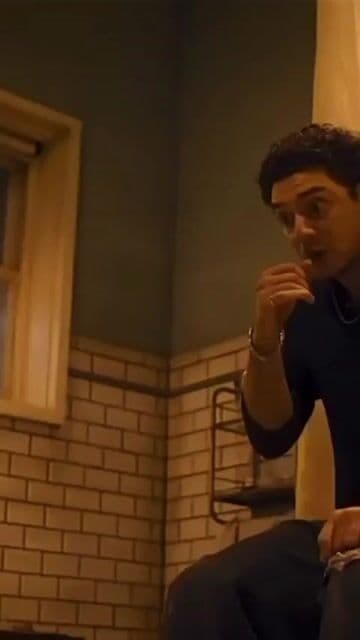 Terror, slasher y supervivencia adolescente en este spin-off de 2025 con estructura de bucle temporal inspirado en Groundhog Day y Happy Death Day.