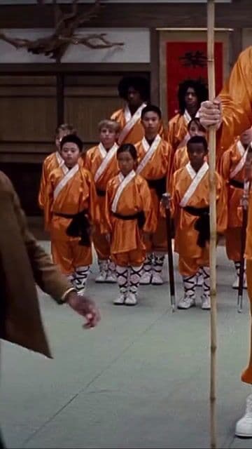 En 'Rush Hour 3' (2007), la escena donde Carter confunde a Master Yu destaca por la frase 'No, Yu is blind' y el contraste visual entre Chris Tucker y Sun Mingming, el gigante que interpreta a Yu.