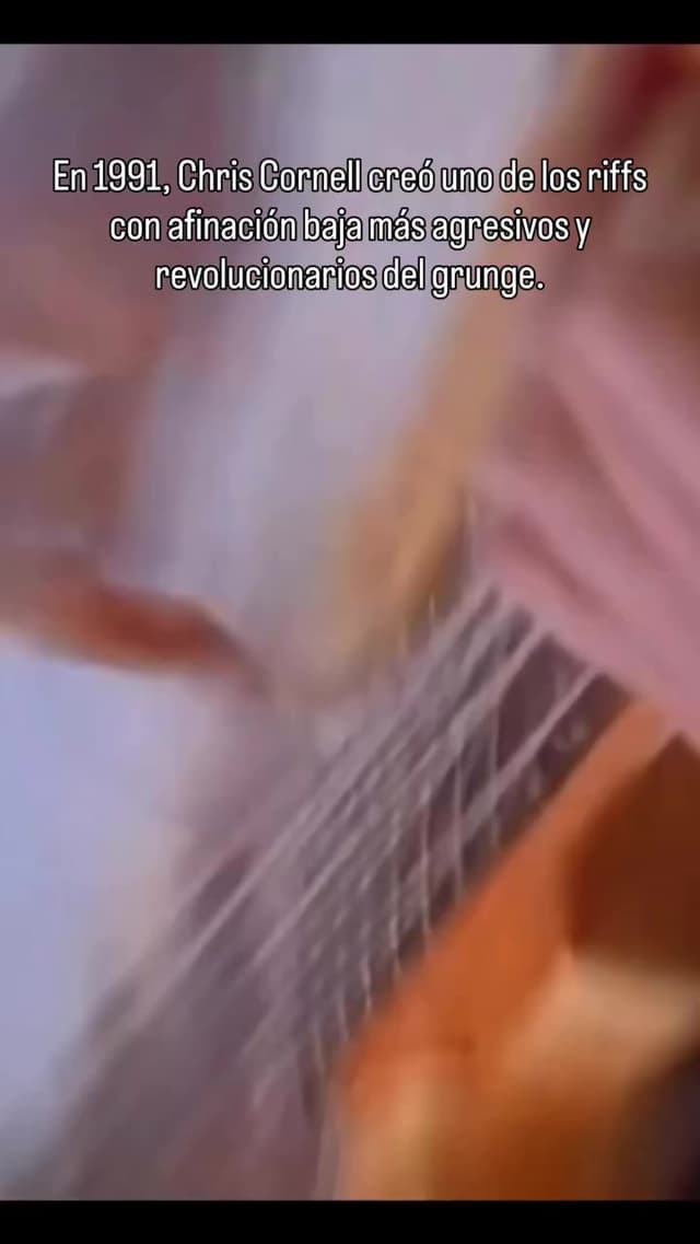 ‘Rusty Cage’ destacó en 1991 por su riff en Drop D y su cambio de ritmo único. En 1996, Johnny Cash versionó esta poderosa canción de Soundgarden, transformándola sin perder su esencia oscura, lo que emocionó profundamente a Chris Cornell.