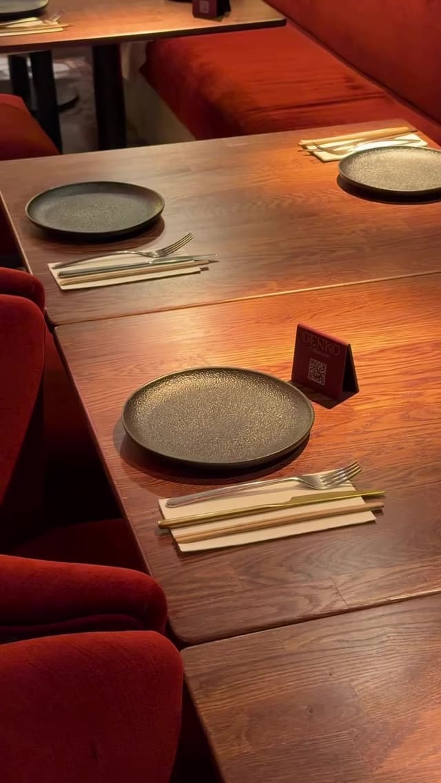 Descubre Genko Nikkei Buffet Madrid en Calle Velázquez, sus reseñas, fotos y carta con platos como nigiris y ceviche. Consulta los descuentos y el menú actualizado. Reserva fácilmente online.