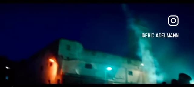 Michael Bay retrata con realismo y tensión el asalto en Libia. Basada en hechos reales. Brutal, intensa y sin respiro.