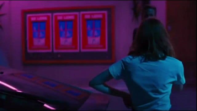 Damien Chazelle entrega un homenaje romántico al cine y la música en 'La La Land', con Emma Stone y Ryan Gosling en Los Ángeles y una historia de sueños y amor agridulce.