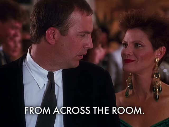 En 'The Bodyguard', Kevin Costner retrasó la producción un año para que Whitney Houston pudiera debutar como Rachel Marron, apostando todo por su voz y presencia frente a la cámara.