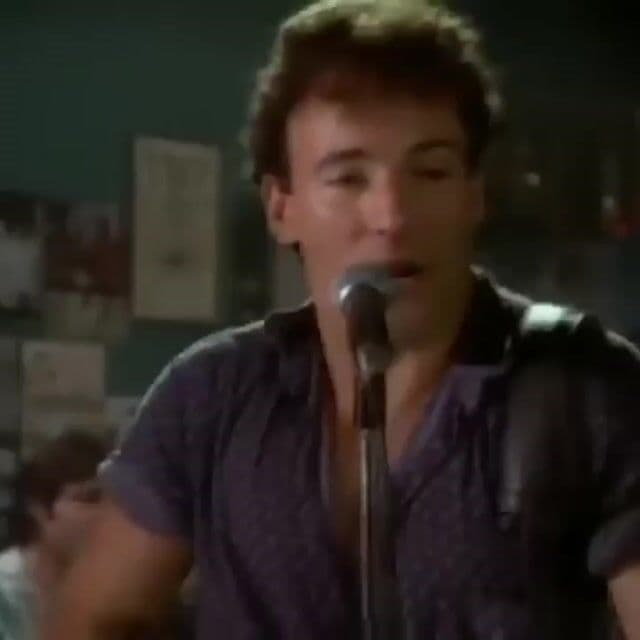 Bruce Springsteen en estado puro con este himno rockero sobre la nostalgia y los días de gloria.