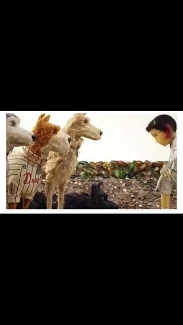 En 'Isla de perros' (2018), cada marioneta fue armada y movida a mano. Wes Anderson se inspiró en el cine japonés clásico para crear la atmósfera y los escenarios característicos de esta cinta animada.