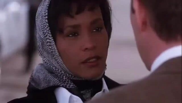 En 'The Bodyguard', la icónica escena donde se escucha I Will Always Love You fue grabada en una sola toma, dándole autenticidad y emoción a este inolvidable momento de la película de romance y suspenso de 1992.