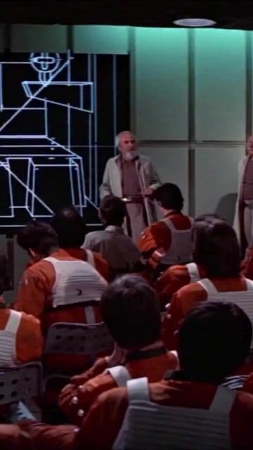 En una icónica batalla de 'Star Wars', los sables láser originales usaban simples tubos reflectantes durante el rodaje. Un detalle curioso de las primeras películas de Star Wars que evoluciona hasta 'Star Wars episodio IV - A New Hope'.
