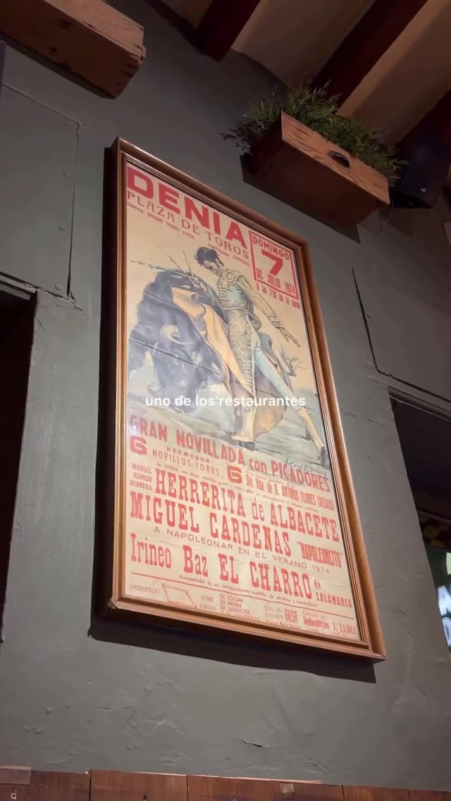 Casa Benjamín es un clásico en Dénia para disfrutar de buen tapeo sin trampas para turistas. Un lugar de toda la vida en el centro, perfecto para quienes buscan auténtica comida local y recomendaciones confiables.