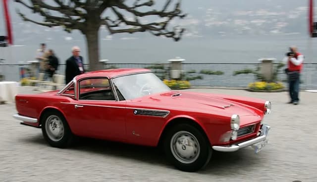 BMW Clasicazo rojo 