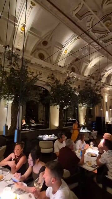 🎯 RESTAURANTE ESCONDIDO EN UNA ANTIGUA CAPILLA

Un rincón único ❤️ en pleno centro de Madrid donde la historia y la gastronomía se dan la mano.

🍽 Una propuesta de gastronomía italo-castiza en un entorno que invita a bajar el ritmo, desconectar del ruido de la ciudad y disfrutar de cada detalle.