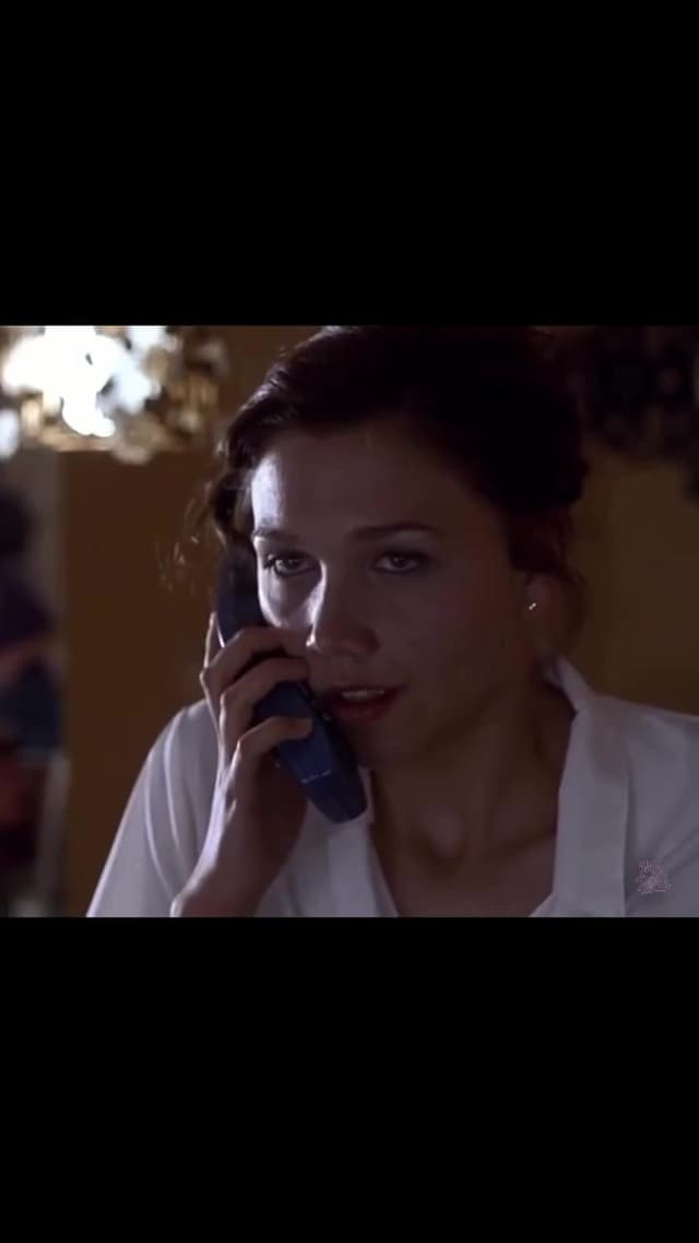 En 'Secretary', la química entre Maggie Gyllenhaal y James Spader fue clave para lograr escenas llenas de intensidad y autenticidad, explorando los límites de la autoaceptación y la intimidad en el cine.