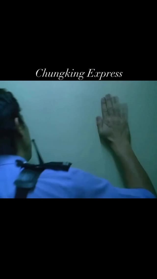 Quentin Tarantino apoyó la proyección de 'Chungking Express' en EE. UU., dando visibilidad internacional al cine de Wong Kar-wai. Relacionado con el estilo visual y la música icónica de la película.