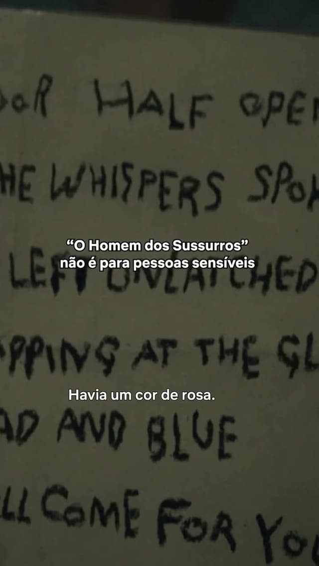 En una intensa escena de 'The Whisper Man', Adam Scott explora el dolor de un padre mientras busca a su hijo desaparecido, bajo la dirección de James Ashcroft. El rodaje adaptó el best-seller de Alex North, creando una atmósfera inqu