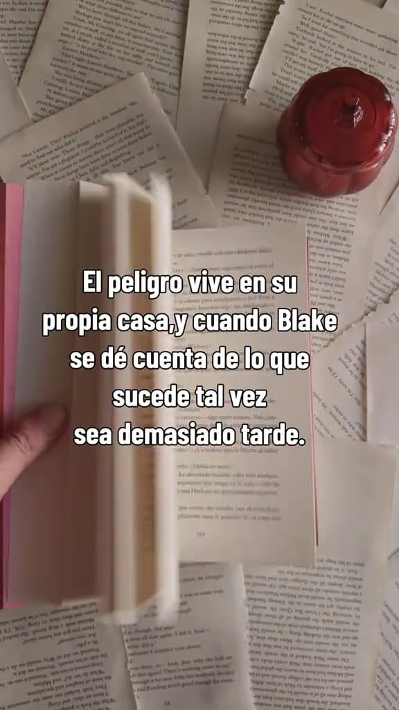 Un thriller psicológico de Freida McFadden que te engancha desde la primera página. 😱🔍 Secretos, mentiras y giros que no ves venir. ¡Perfecto si te encantan los libros de misterio que no puedes soltar! 🤯❤️.